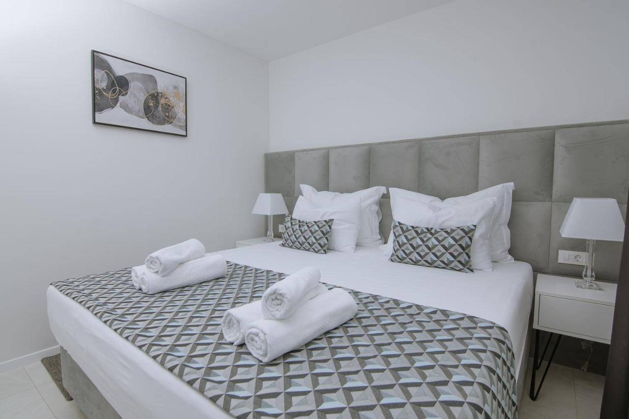 Apartments Adriatic Pearl Трогір Екстер'єр фото